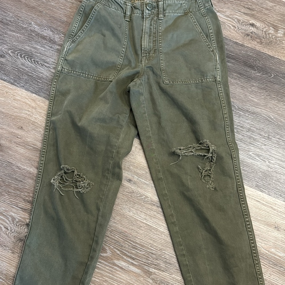 American Eagle green distressed high waist cargo pants cotton women’s short 2S - Picture 3 of 8